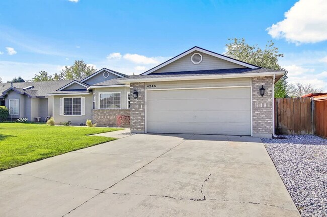 Building Photo - 4243 E Driftwood Dr