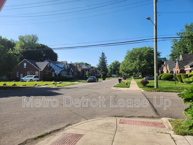 Building Photo - 9516 Wayburn St