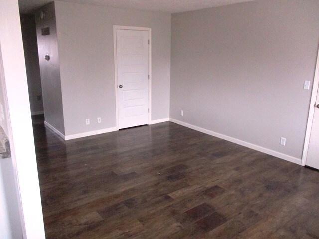 Building Photo - 204 W Shelbourne Dr