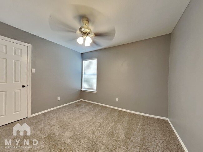 Building Photo - 1816 Sherwood Forest Cir
