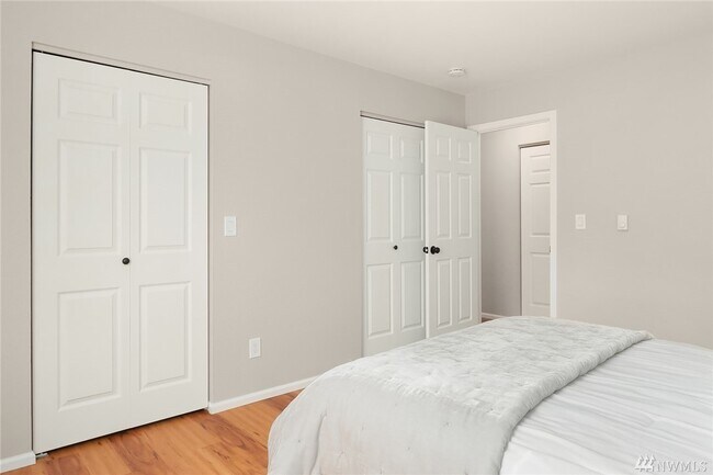 Building Photo - 14630 NE 32nd St