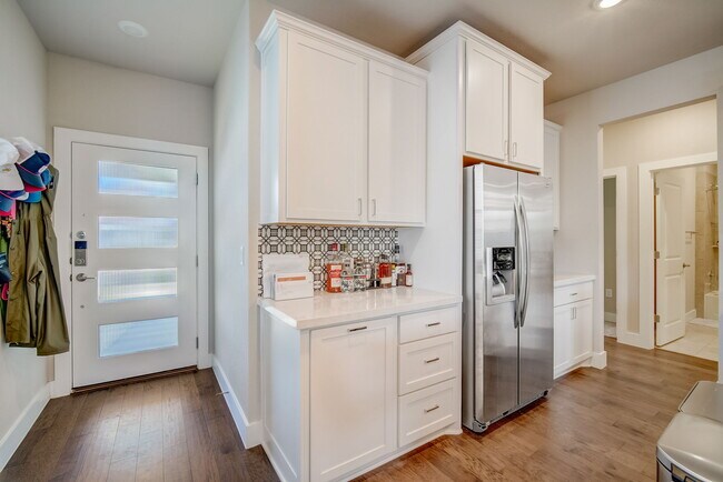 Building Photo - 5407 Jason Dr