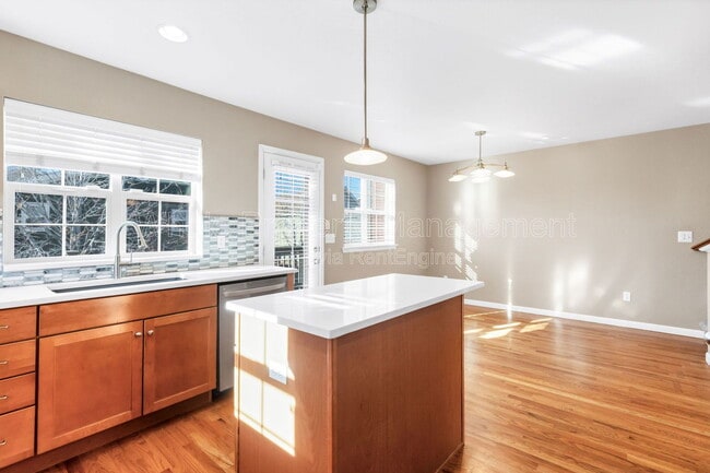 Building Photo - 2933 Central Park Blvd