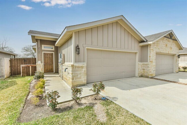 Building Photo - 25129 Pacific Wren Dr