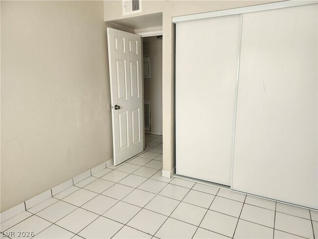 Building Photo - 4737 Thunderbolt Ave