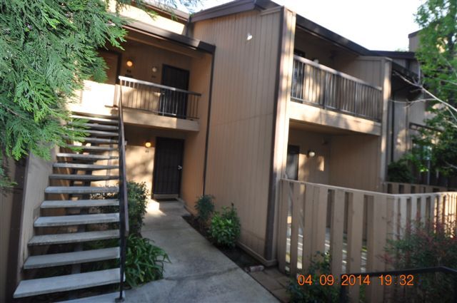 Building Photo - 13017 Lincoln Way