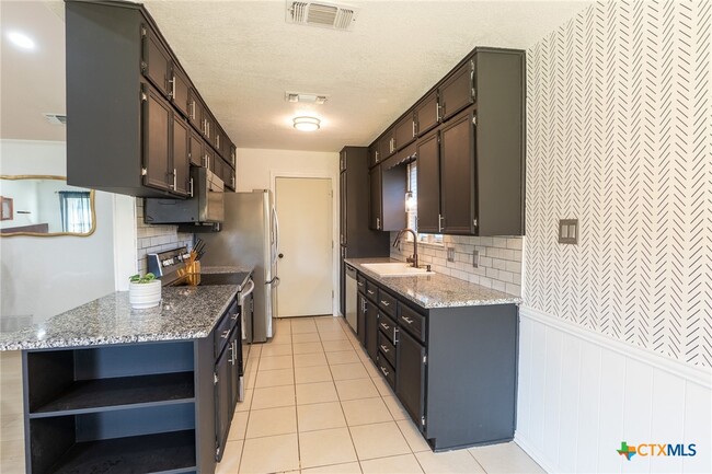 Building Photo - 1306 Ruiz Dr