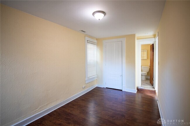 Building Photo - 243 Oak St