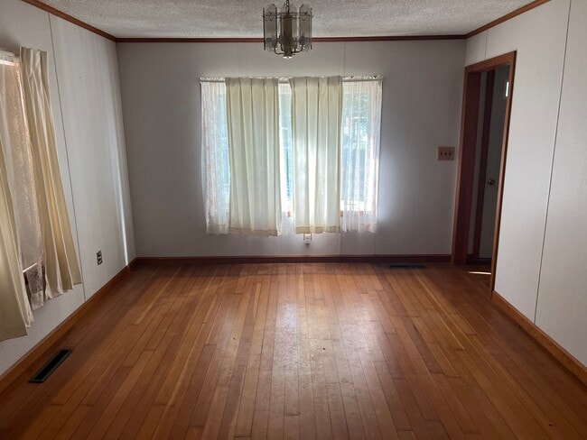 Building Photo - 40 Hemlock St