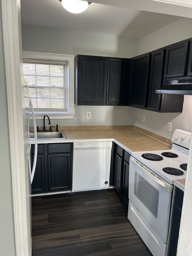 Building Photo - 2367 Cascade Rd