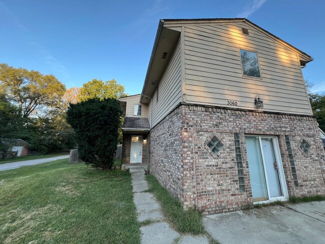 Primary Photo - Spacious 3 bedroom 2.5 bath home.