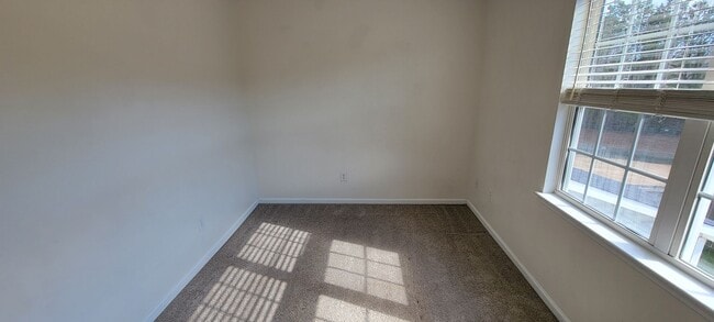 Building Photo - 106 Pinegrove Ct
