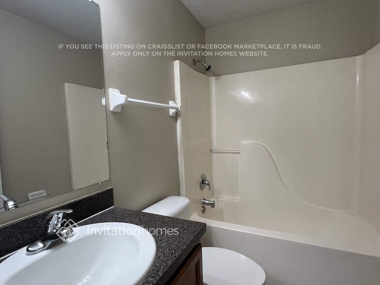 Building Photo - 695 Satin Leaf Cir