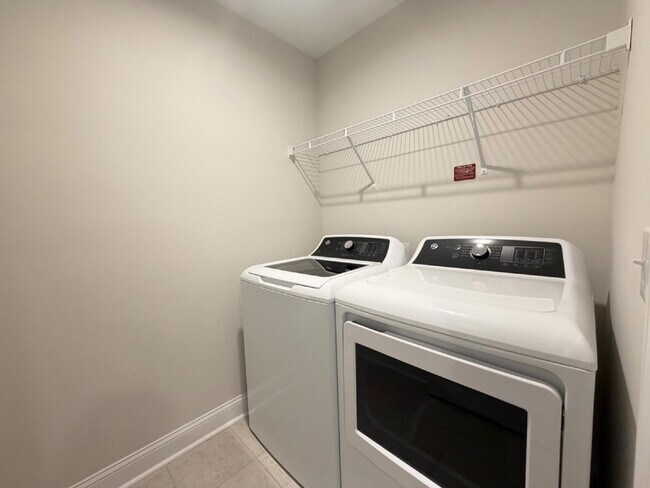 Building Photo - Move In Ready Home in Malind Bluff!