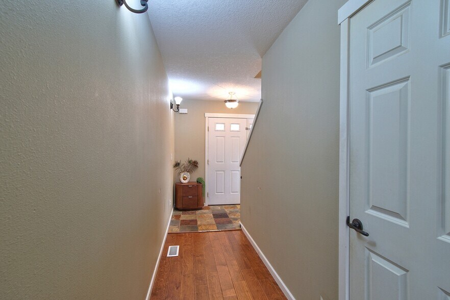 Building Photo - 17536 SW Parkway Ct