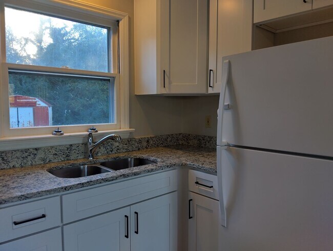 Building Photo - 7394 Bellehaven Dr