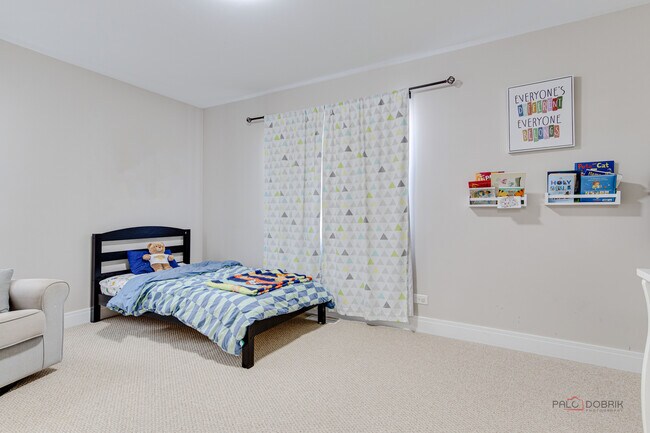 Building Photo - 3931 S Wells St