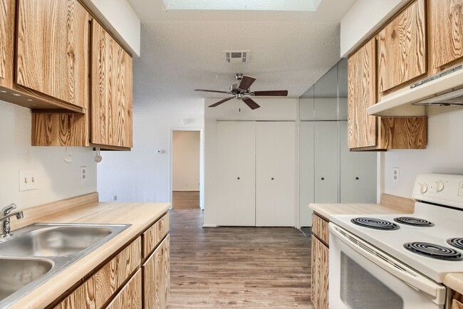 Building Photo - 2 Bedroom condo in Chandler