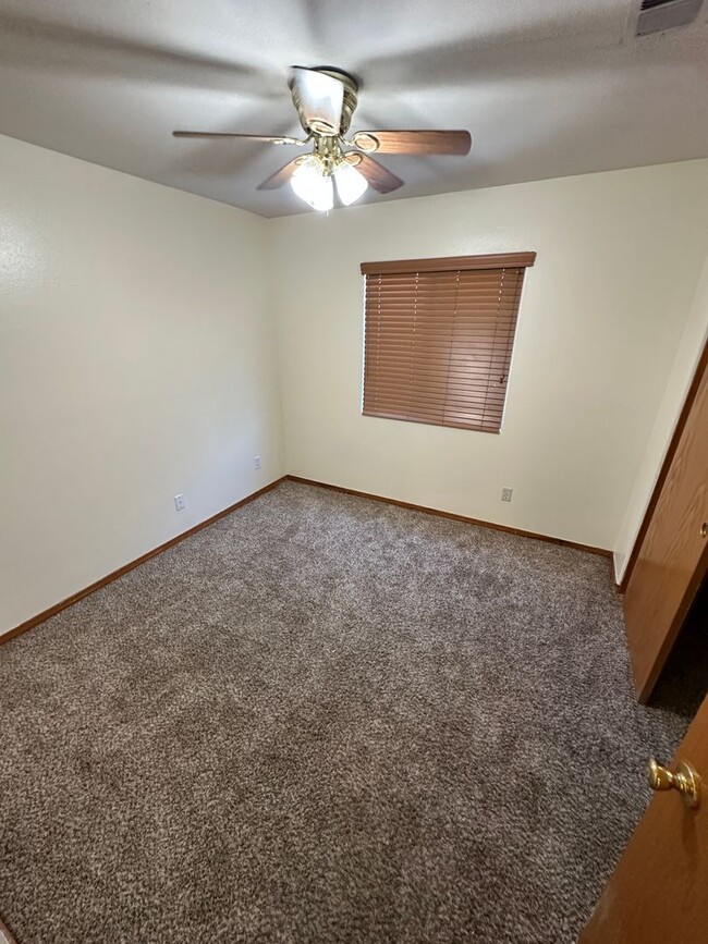 Building Photo - Spacious 5-Bedroom Home in Bakersfield, CA!