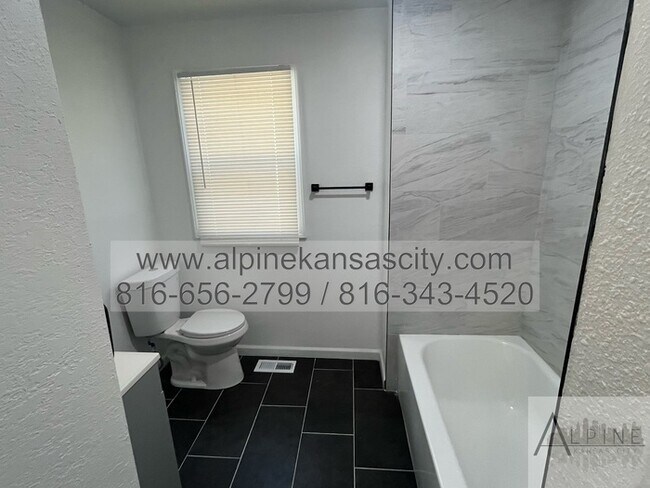 Building Photo - Updated NE Home, Garage, Section 8 OK! Fenced!