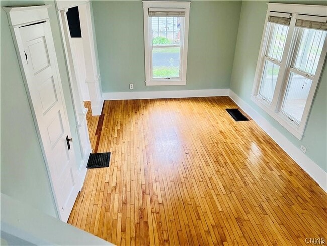 Building Photo - 1005 Gotham St