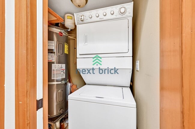 Building Photo - BEAUTIFUL 3 BEDS & 2.5 BATH TOWNHOME FOR RENT