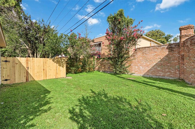 Building Photo - 5702 Old Lodge Dr