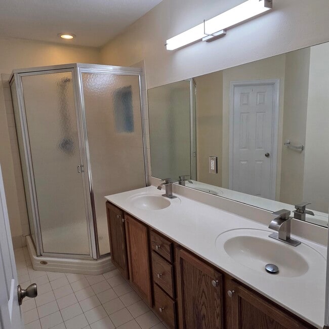 Building Photo - 2791 S Evergreen Cir