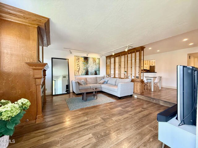 Building Photo - 615 Island View Cir