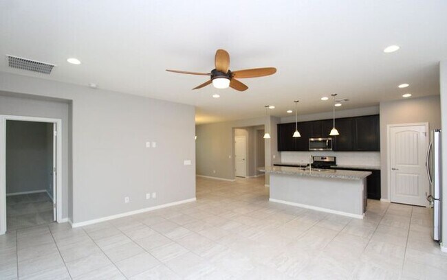 Building Photo - Stunning 3-bedroom, 3-bathroom home located in the heart of Peoria, AZ.