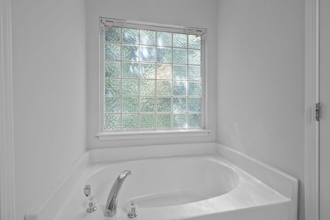 Building Photo - Spacious 3-Story End-Unit Townhome Near RTP