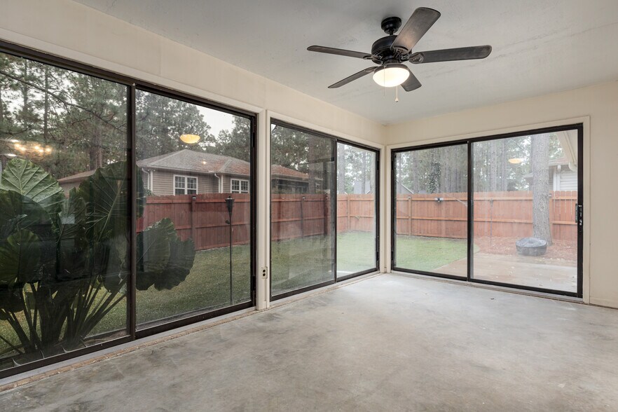 Building Photo - 1635 Longleaf Dr E