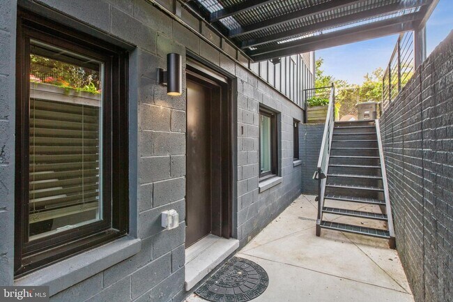 Building Photo - Welcome to this Modern 2BR/2BA condo located in Brookland