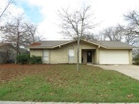 Building Photo - 1234 Briarcove Dr