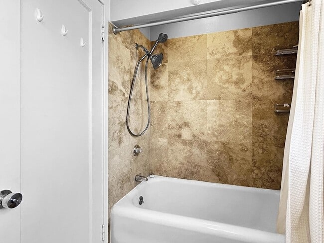 Building Photo - 811 Highland Ave