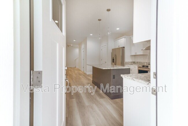Building Photo - 39 Belmont Ave