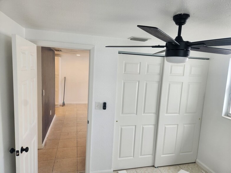 Building Photo - 1105 S Prospect Ave