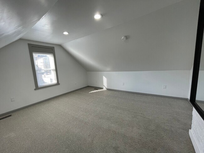 Bed 1 - 250 Allen Ave