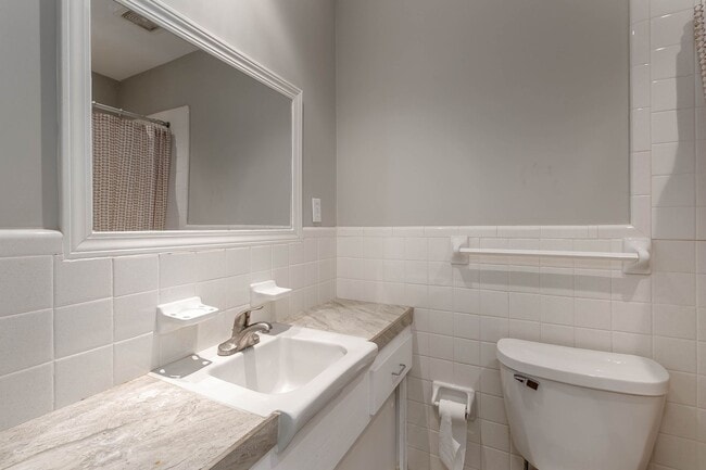 Building Photo - Fall '24 - Close to campus - 3 bed/2 bath ...