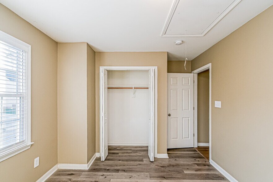 Building Photo - 5125 Casland Dr