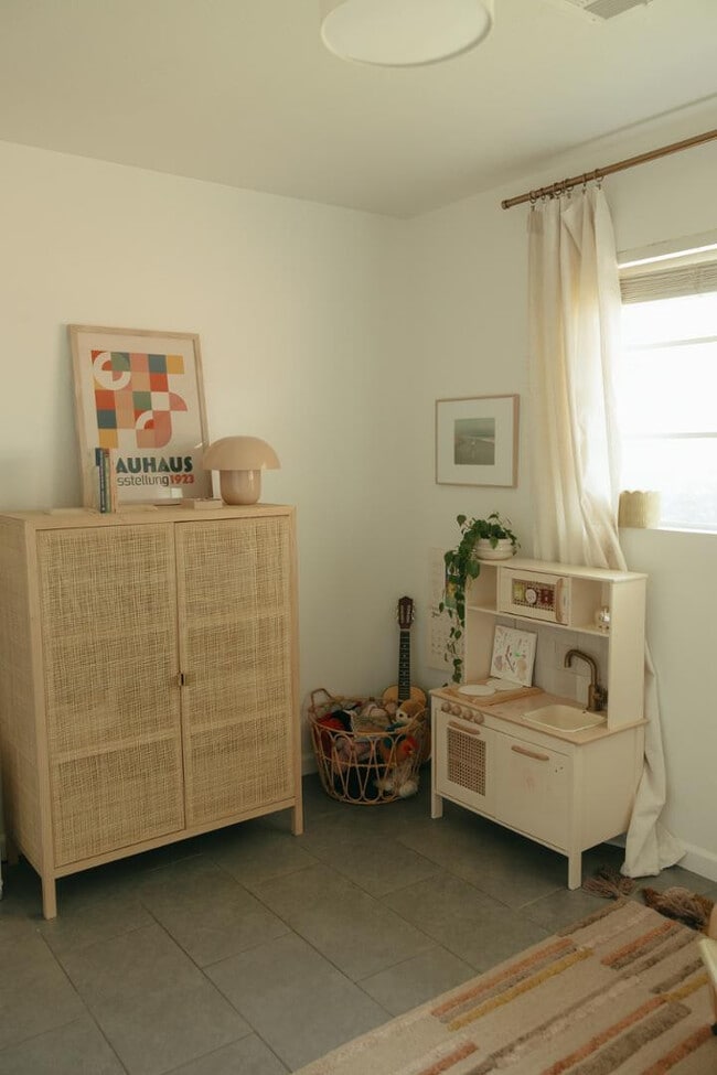 Building Photo - 4007 E Heatherbrae Dr