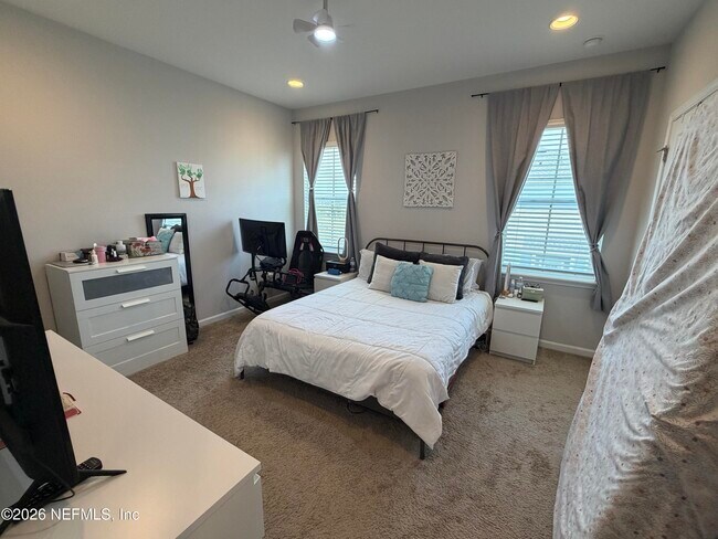 Building Photo - 24 Fieldfare Ln