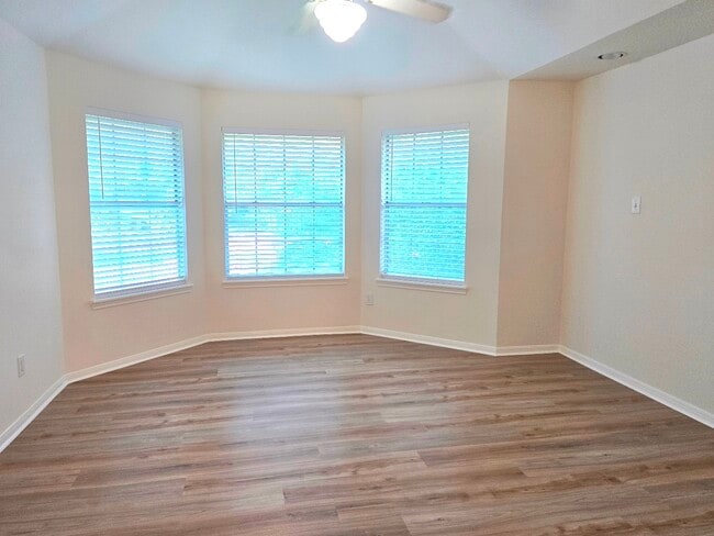 Building Photo - 1611 Monvale Ln