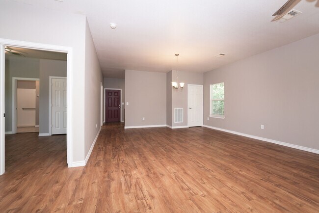 Building Photo - 204 S 13th St