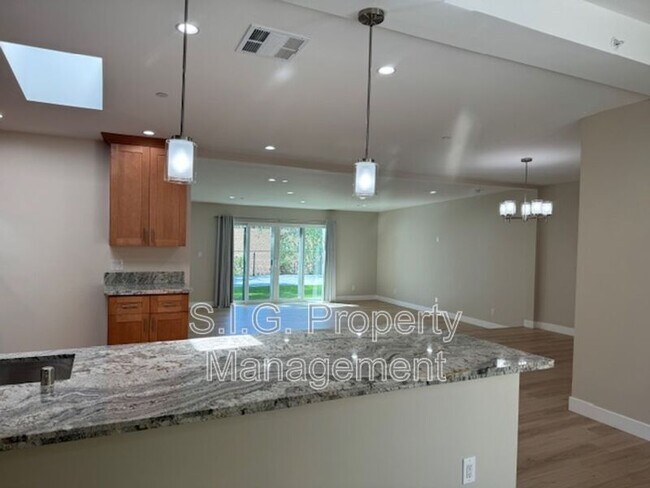 Building Photo - 5147 Cloud Ave
