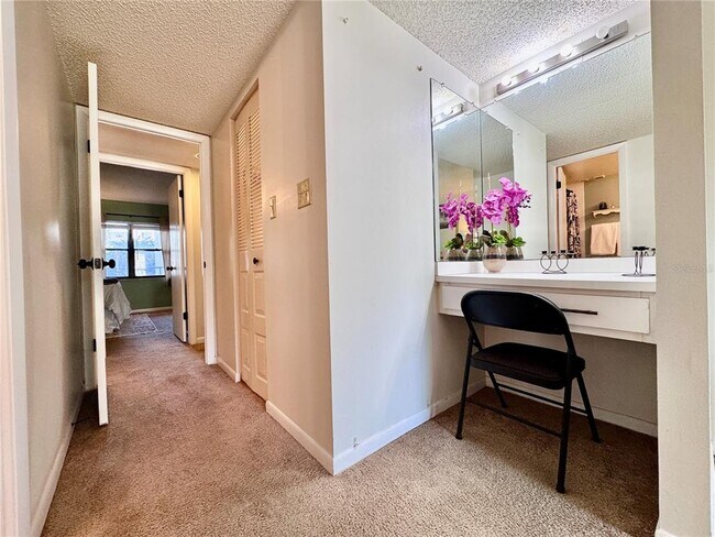 Building Photo - 2700 Cove Cay Dr
