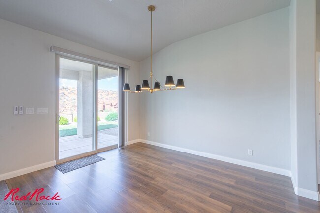 Building Photo - Stunning 4 Bedroom Home with Gorgeous Back...