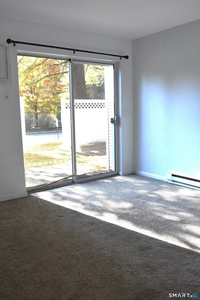 Building Photo - 17 Willow Springs