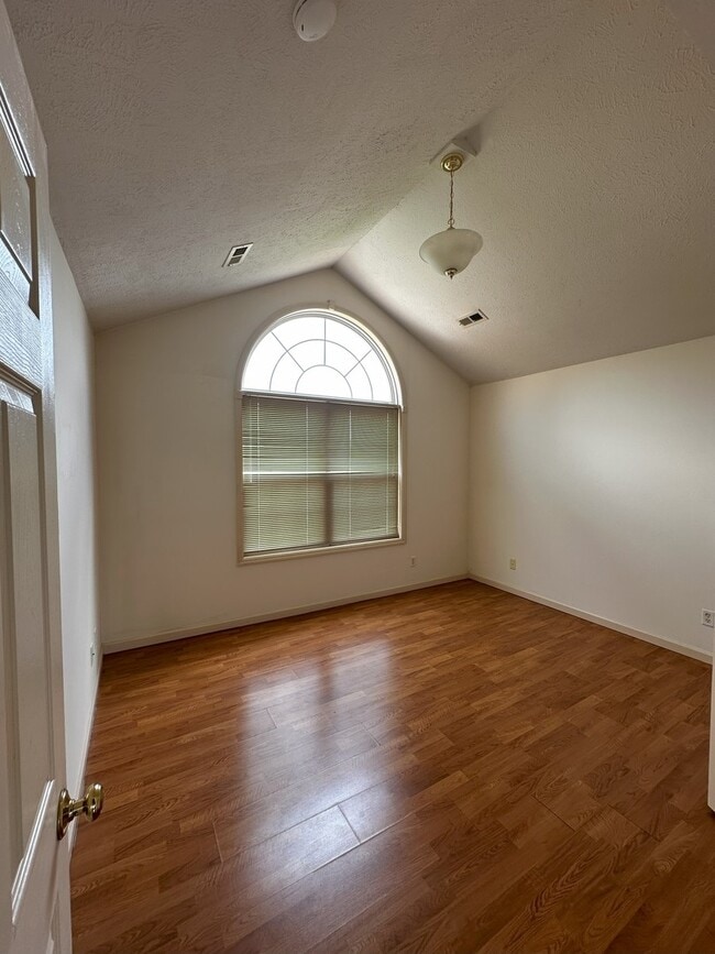 Building Photo - 3922 Wildflower Dr