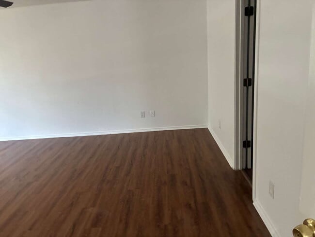 Building Photo - Four Bedroom/ Two and a Half Bed Home Near Brooks City Base